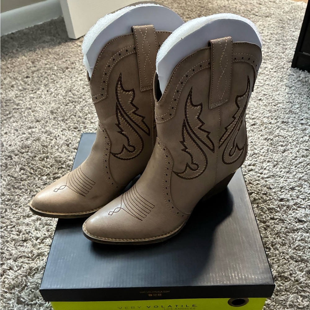Very Volatile Women's Brown Heeled Boots